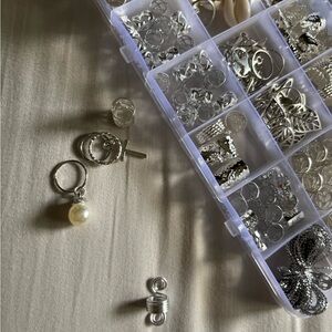 Silver hair clips & organizer box